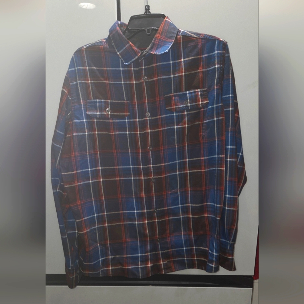 The Swiss Tech Men's Size M Roll Tab Plaid Stretch Button Down
